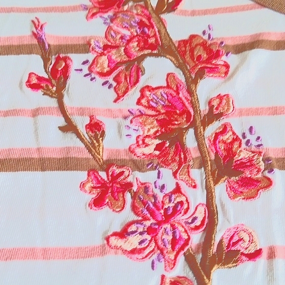 BOB MACKIE WOMEN'S PLUS SIZE 1X WHITE STRIPED TOP SHIRT FLORAL EMBROIDERY NWOT. - Picture 5 of 8
